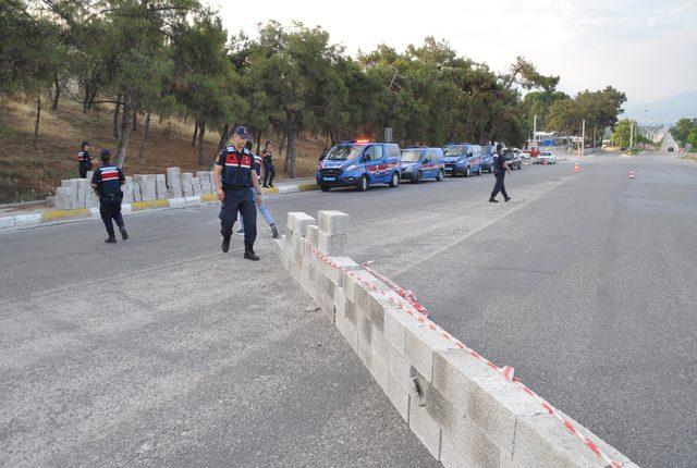 Pamukkale yolunu duvar örerek kapatan 15 kişiye gözaltı