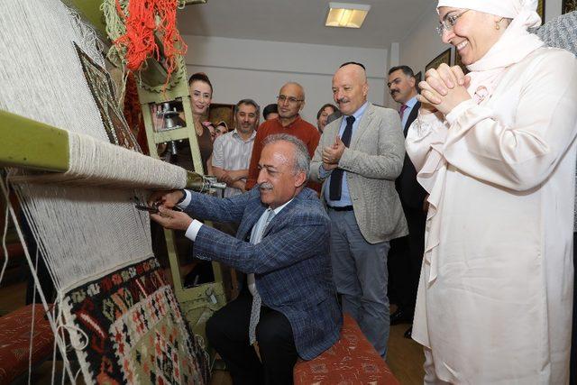 Halı kilim dokuma geleneği hünerli ellerde yeniden hayat buluyor