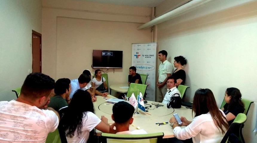 Mersin İŞKUR İş Kul&uuml;b&uuml;, &ccedil;ocuk evlerinde kalan gen&ccedil;leri iş g&uuml;c&uuml; piyasasına hazırlıyor