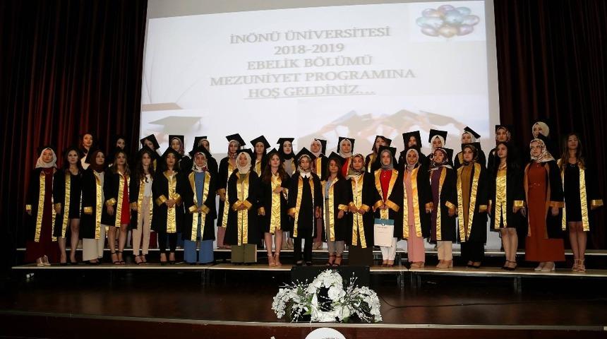 Ebelik B&ouml;l&uuml;m&uuml;&rsquo;nde mezuniyet sevinci