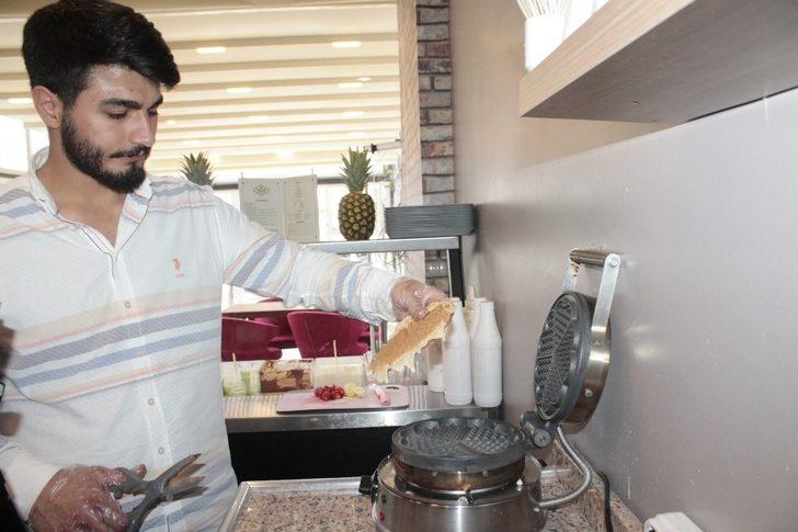 Diyarbakır’da karnesinde 2 zayıf olan öğrencilere waffle ücretsiz G2