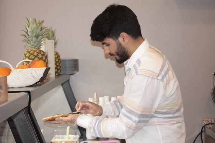 Diyarbakır’da karnesinde 2 zayıf olan öğrencilere waffle ücretsiz G3