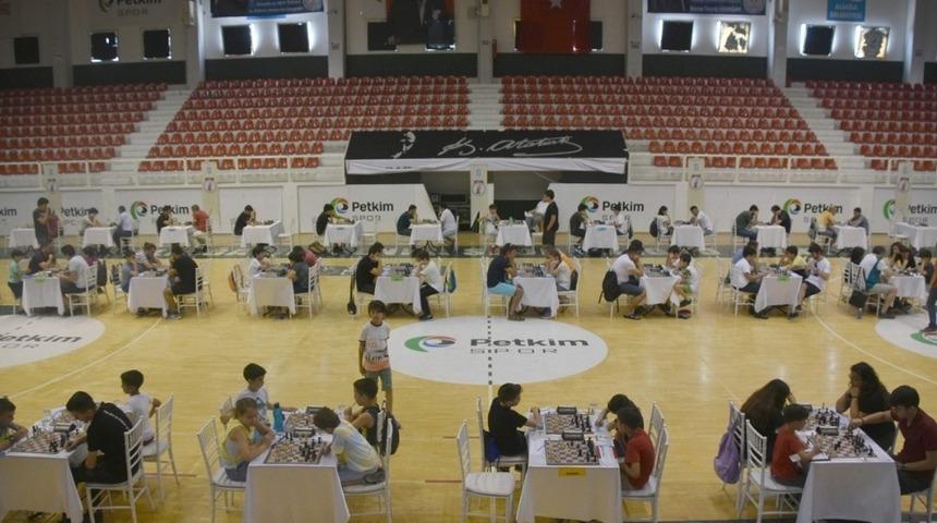 KYME Satran&ccedil; Turnuvasında kıyasıya m&uuml;cadele