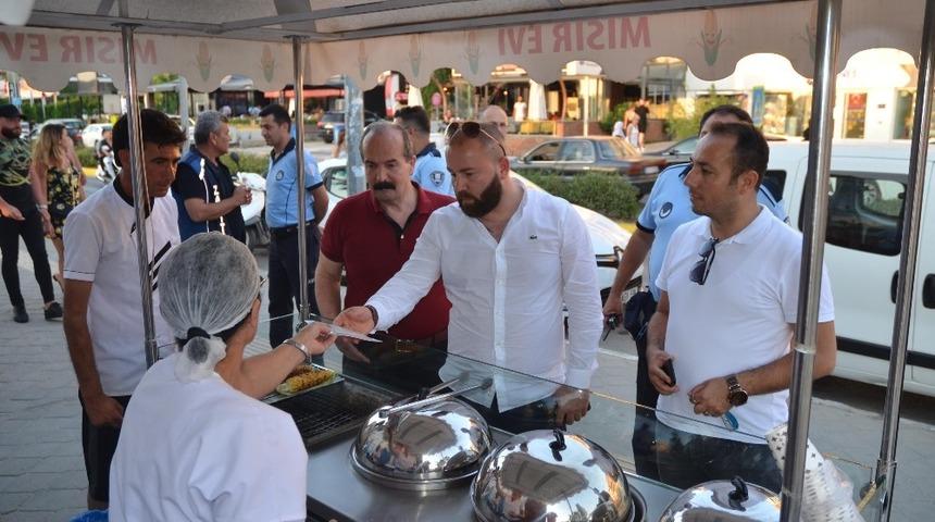 Kuşadası Belediyesi&rsquo;nden seyyar satıcılara denetim