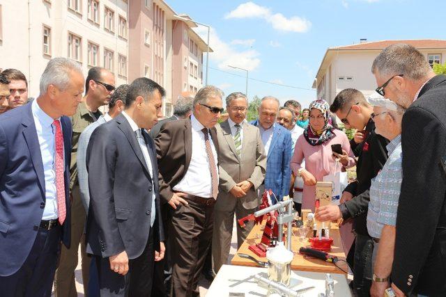 Konya’da liseli öğrencilerden bilim sergisi