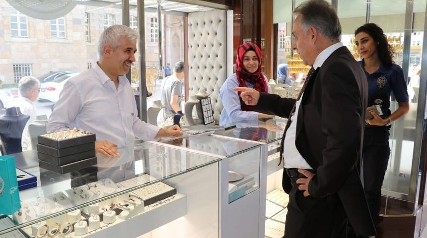 Vali Toprak, Bedesten esnafını ziyaret etti