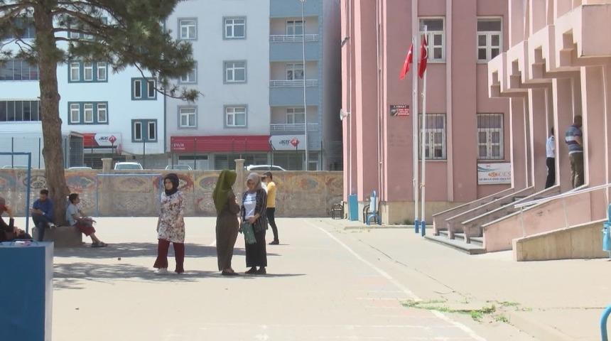 Bing&ouml;l&rsquo;de YKS heyecanlı ge&ccedil;ti, &ouml;ğrenciler sorulara zaman yettiremedi