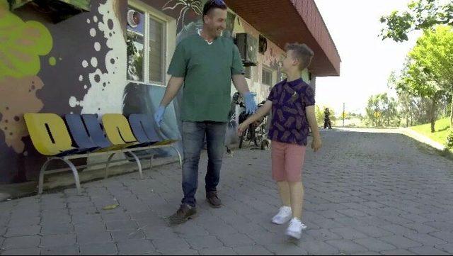 Belediye işçilerinin çocuklarıyla yer aldığı Babalar Günü videosu beğenildi