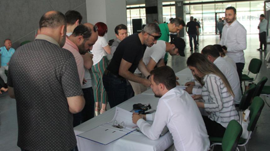 Bursaspor'da olağanüstü genel kurul ertelendi