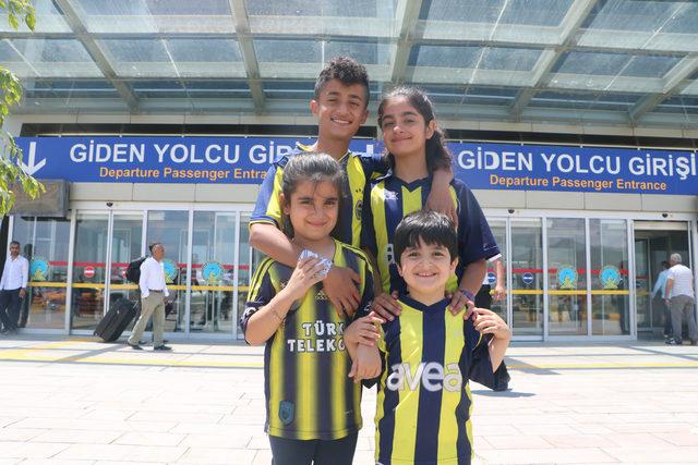 'Fener ol' kampanyasına formalarını satarak destek veren Civan İstanbul'a gitti