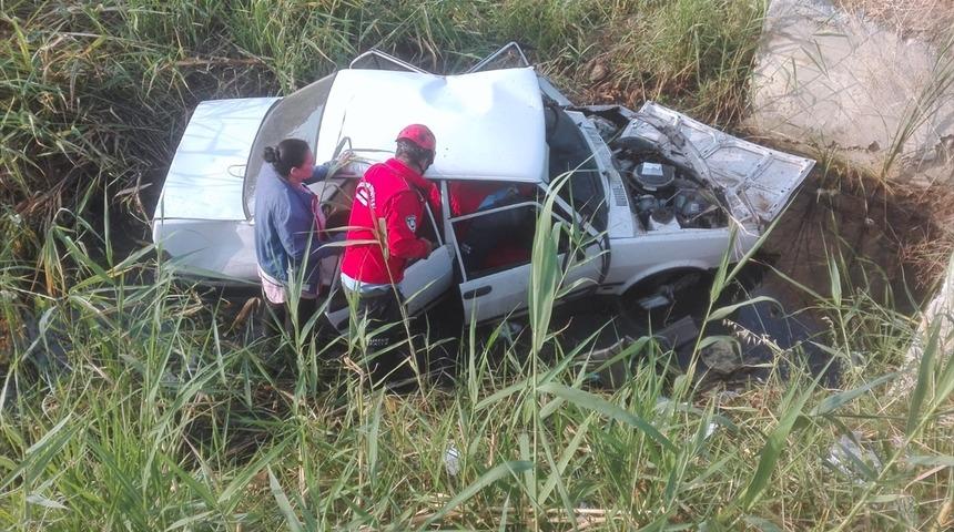 GÜNCELLEME - Yayalara çarpan otomobil şarampole devrildi: 1 ölü, 5 yaralı