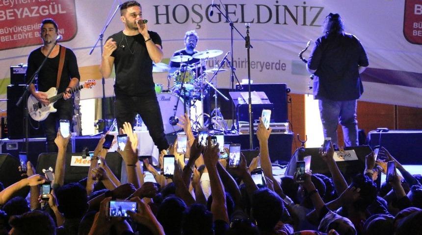 Sanatçı İlyas Yalçıntaş konseri ilgi gördü