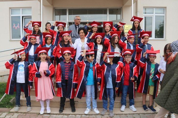 CÜ vakfı okullarında karne heyecanı G3