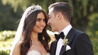 Mesut Özil ile Amine Gülşe'den balayı pozu
