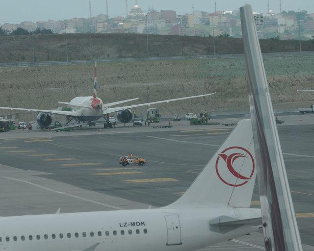 British Havayolları uçağı motor arızası nedeniyle İstanbul'a acil iniş yaptı