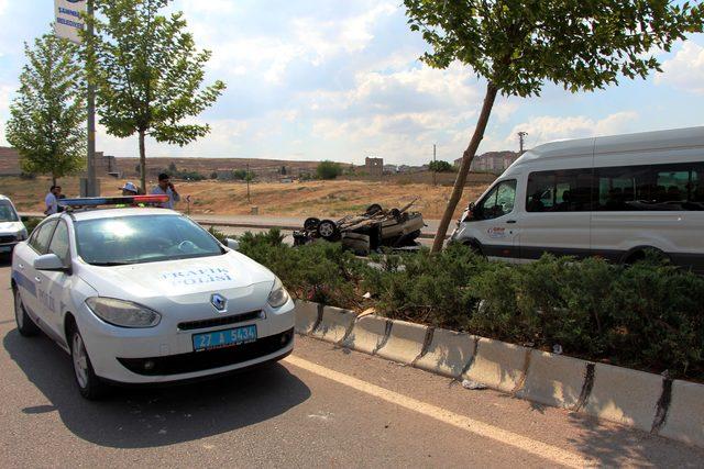Gaziantep'te otomobil ile minibüs çarpıştı: 2 yaralı