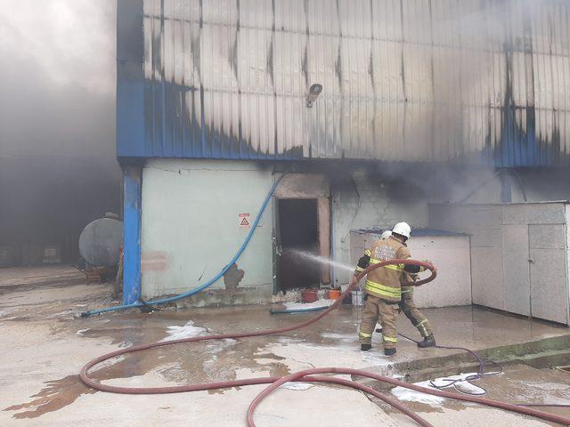 Torbalı'da geri dönüşüm fabrikasında yangın