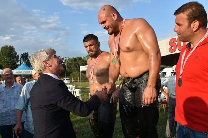 Katrancı Mehmet yağlı güreşlerinde Dağdeviren şampiyon G1