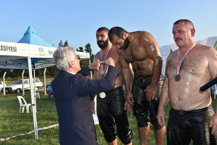 Katrancı Mehmet yağlı güreşlerinde Dağdeviren şampiyon G2