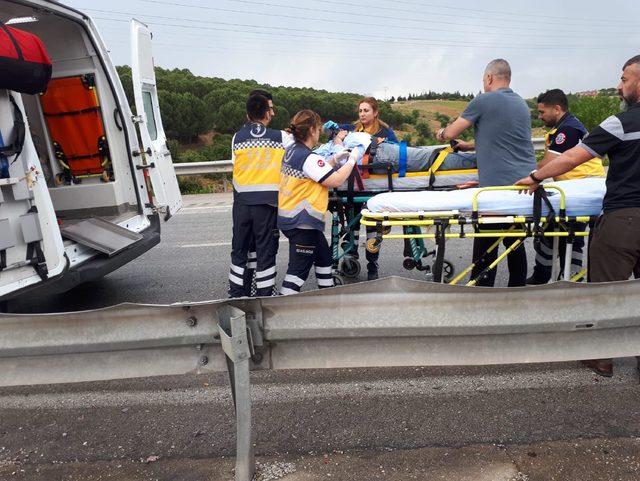 TIR'a arkadan çarpan minibüsteki 3 kişi yaralandı