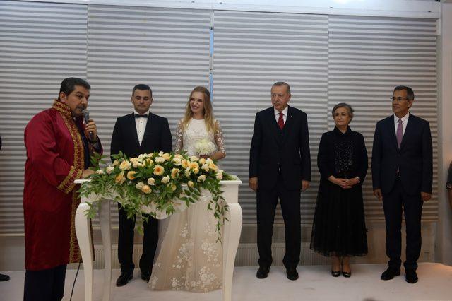 Cumhurbaşkanı Erdoğan nikah törenlerine katıldı 
