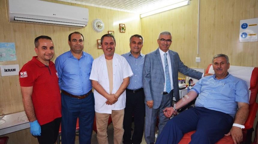 Başkanlardan Kızılay’a kan bağısı