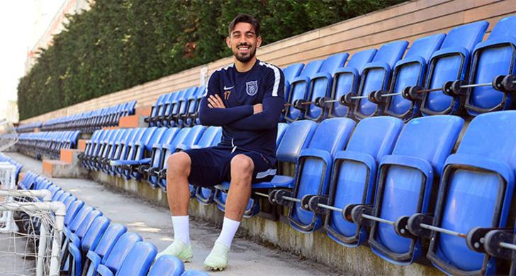 Milli futbolcu İrfan Can Kahveci kız arkadaşı ile Çeşme'de G1