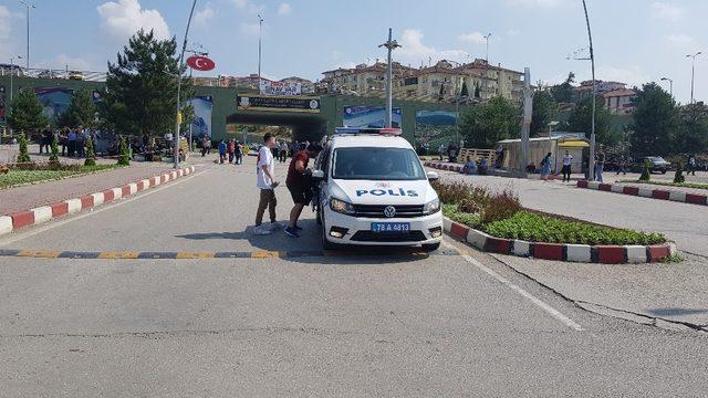 Sınava cezaevi ring aracı ve polis otosuyla yetiştiler