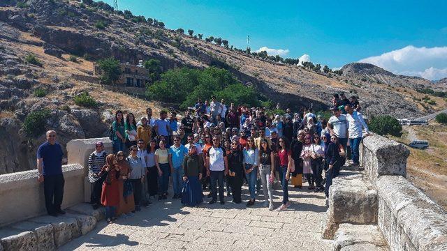 Aday öğretmenler Adıyaman’ın tarihi ve kültürel yerlerini gezdi