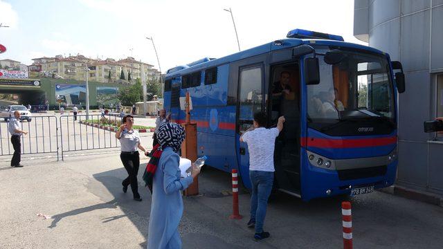 Geç kalanlar, cezaevi nakil aracı ve polis otosuyla YKS'ye yetiştirildi