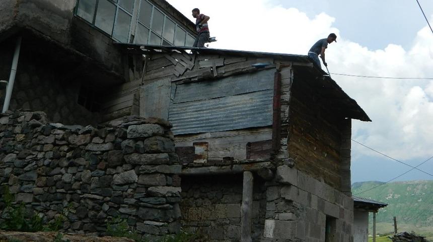 Vali Masatlı, heyelan b&ouml;lgesinde incelemelerde bulundu