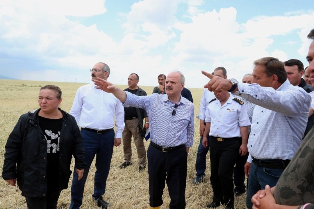 Vali &Ccedil;akacak, yağmur ve doludan zarar g&ouml;ren tarım arazilerinde inceleme yaptı