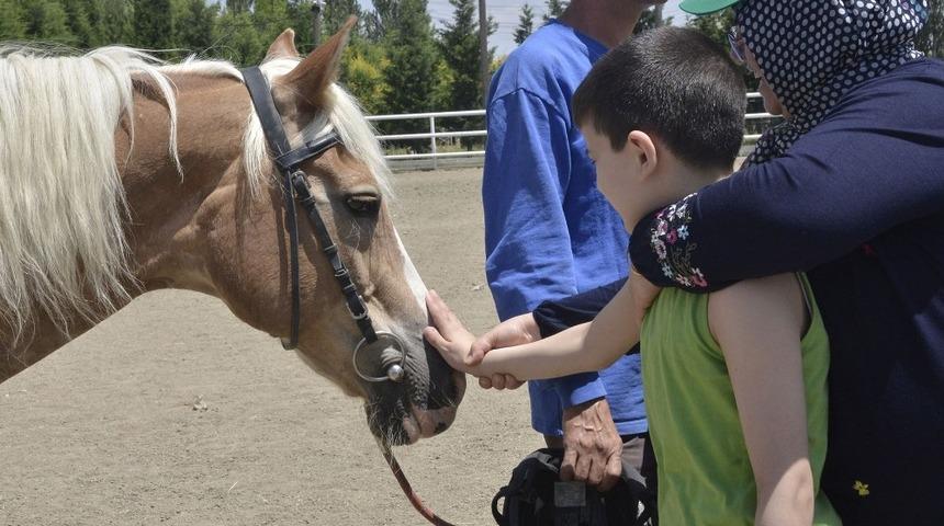 Eskişehir&rsquo;de ata binmeyen &ccedil;ocuk kalmıyor