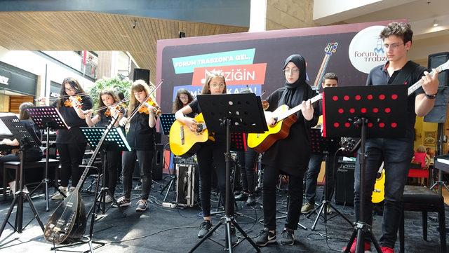 Çocuk orkestrasının konseri beğenildi
