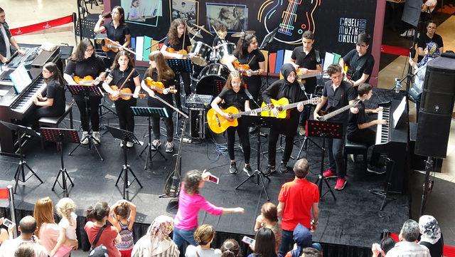 Çocuk orkestrasının konseri beğenildi