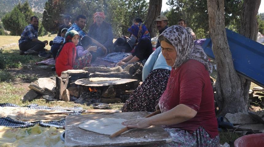 Anadolu kadınının zorlu yayla mesaisi