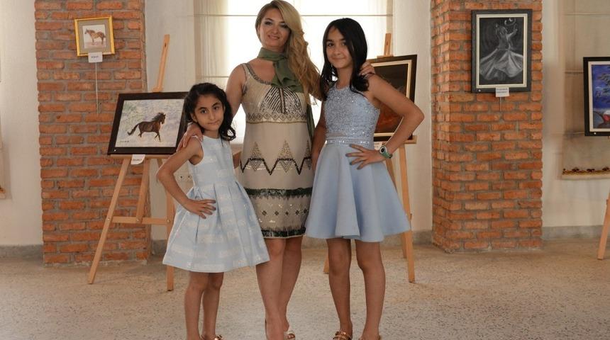 Anne ve kızlarının sergisi Ulucanlar&rsquo;da