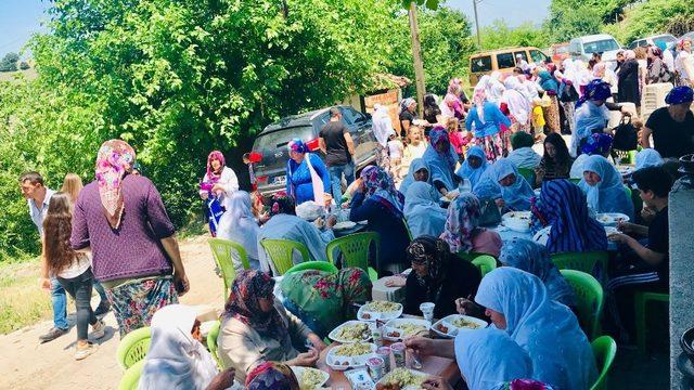 Köy hayır yemeğine 2 bin kişi katıldı