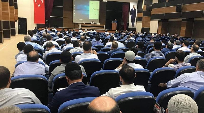 Siirt’te yaz Kur’an kursları öncesi din görevlilerine seminer verildi