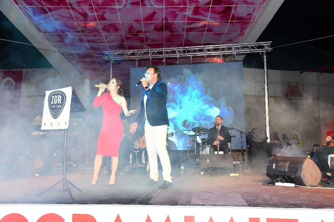 Isparta G&uuml;l Fuarı&rsquo;nda konser coşkusu