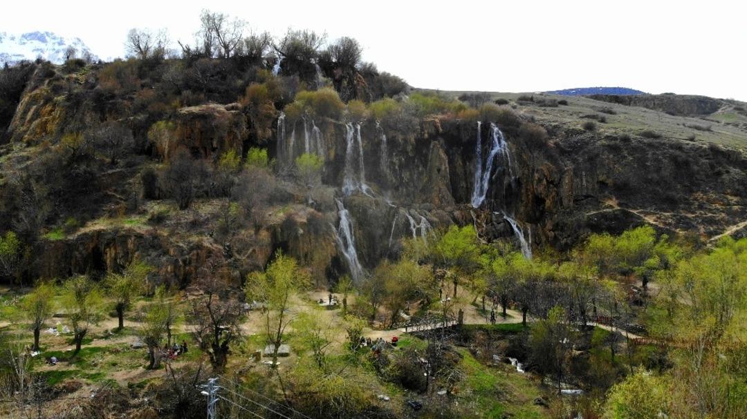 Sınav stresini Girlevik Şelalesinde attılar