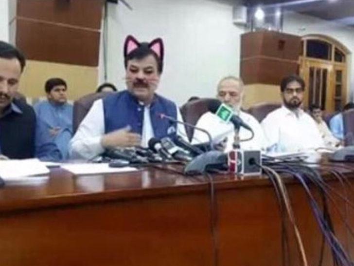 Pakistanlı Bakanın �kedi kulakları� sosyal medyayı salladı trend