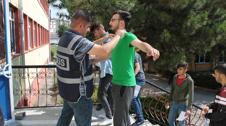 Kaymakam Deniz Pişkin, "Tosya&rsquo;da YKS sınavları huzur i&ccedil;inde yapıldı"