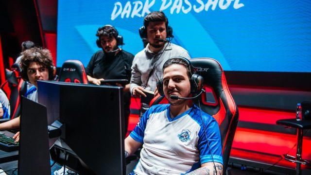 Dark Passage, SuperMassive galibiyetiyle eski günleri hatırlattı