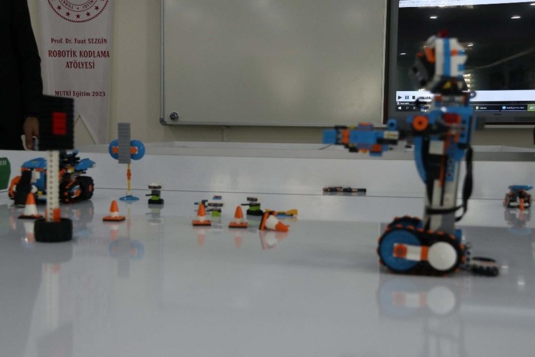 Bitlisli &ouml;ğrenciler geleceğin teknolojisini &ouml;ğreniyor