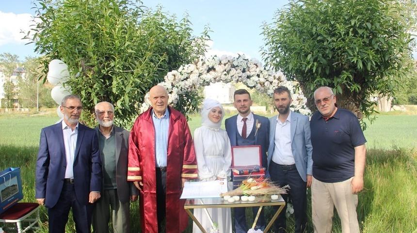 Başkan Pekmezci, Orhan ve Fatmanur &ccedil;iftinin nikahını kıydı