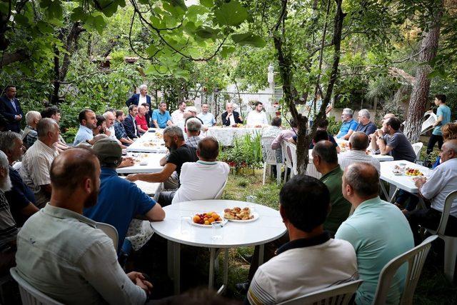 Başkan İsmet Yıldırım, gençlerle bir arada