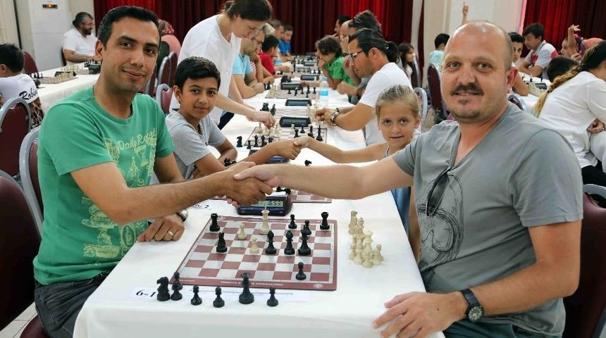 Bayraklı’da renkli Babalar Günü etkinlikleri