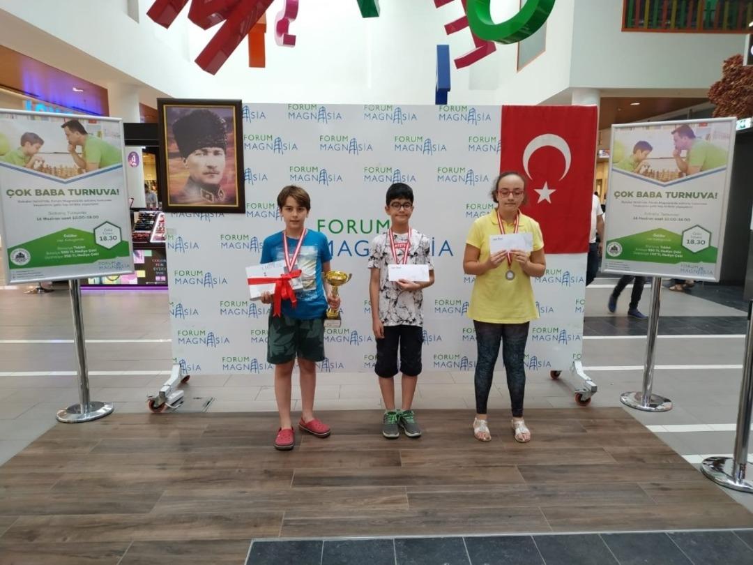 Babalar G&uuml;n&uuml; Satran&ccedil; Turnuvasının kazananları belli oldu