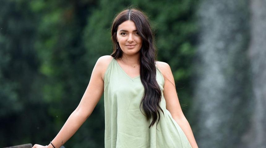 Karadeniz&rsquo;in minik kuşu hem g&uuml;zelliği hem de sesi ile dikkat &ccedil;ekiyor